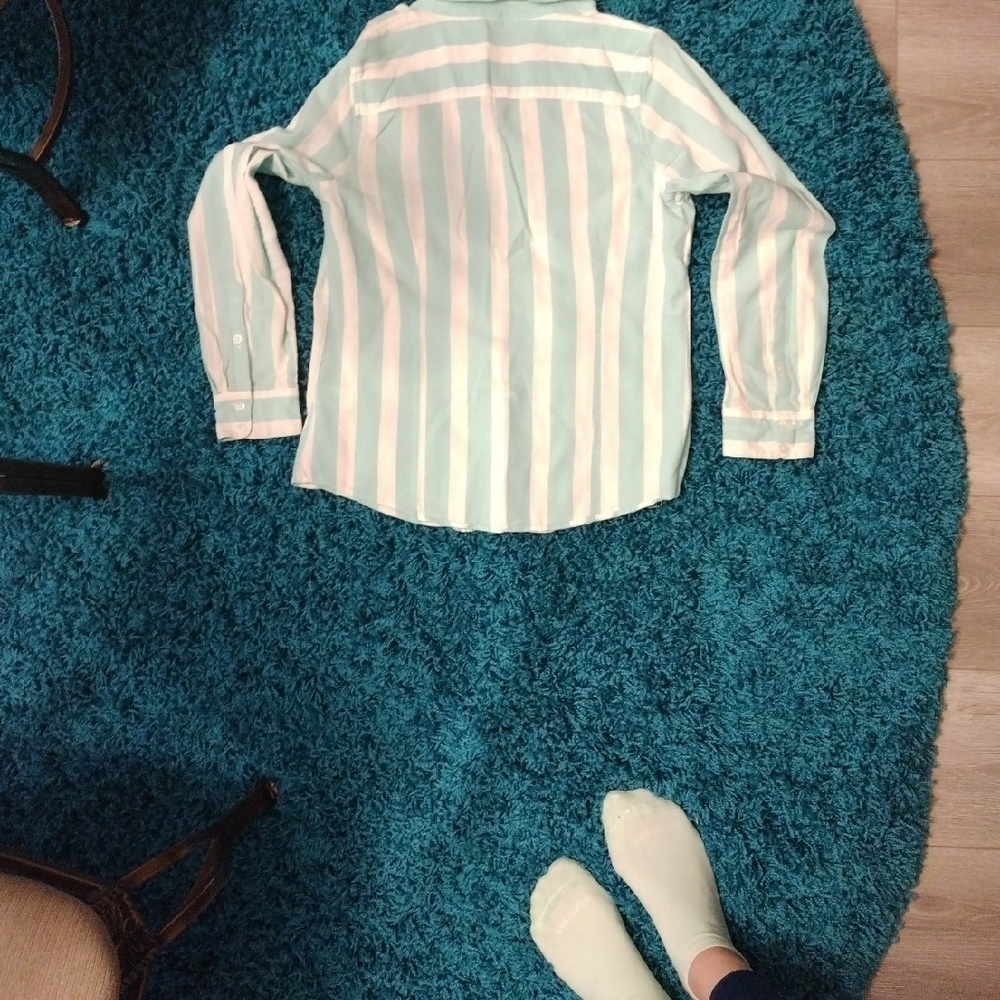 Green and White Longed Sleeve Button Down - Picture 7 of 8